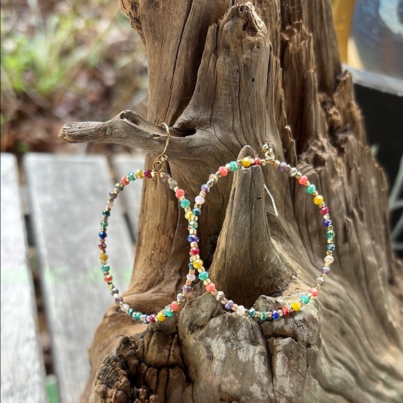 NWT Colorful Beaded Hoop Earrings metallic gold multi - Picture 1 of 3